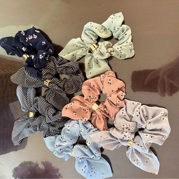 Floral Patterned Hair Scrunchies Set - Picture 1 of 1